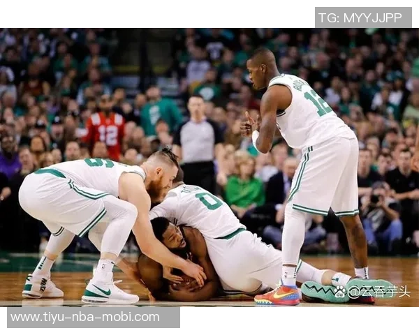 里夫斯称末节克莱伯与文森特表现至关重要他们的贡献是胜利的关键因素 里夫斯称末节克莱伯与文森特表现至关重要他们的贡献是胜利的关键因素